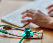 AI Healthcare Risks Deepening Class Divide for Low-Income and Unhoused Patients