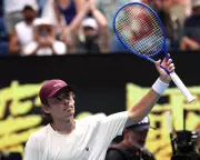 Alex de Minaur Powers Into Australian Open Second Round With Straight-Sets Win