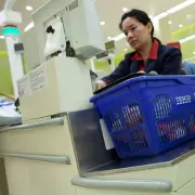 American in UK 'Sweats' Over Tesco Checkout & Baffled by British Food