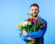 Australian Men's Flirting Style: Why It's 'Almost Non-Existent' Compared to Americans