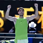 Australian Open Fourth Round: Alcaraz, Gauff Triumph as Djokovic Advances via Walkover