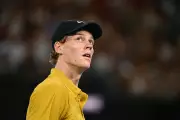 Australian Open Officials Order Jannik Sinner to Remove Banned Fitness Tracker