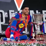 Barcelona's Rashford Transfer Dilemma: Defensive Concerns Threaten Permanent Deal