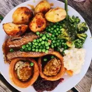 Benidorm Bargain: Brits Amazed by €9.50 Sunday Roast Feast