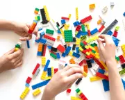 Beyond Screen Time: Experts Call for Hands-On Learning to Counter Digital Passivity in Children