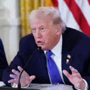 Body Language Expert Reveals 3 'Unethical' Power Moves Trump Uses to Dominate