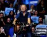 Bruce Springsteen's Urgent Protest Song Targets ICE in Minneapolis