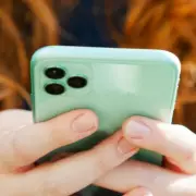 Canadian Woman's 'Genius' Hinge Prompt Has Men Lining Up For Sourdough