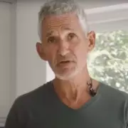 Don't Peel That! Prof Tim Spector Reveals 30x More Nutrients in Fruit Skin