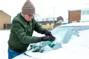 Expert's Quick & Safe De-icing Guide: Avoid a £1,000 Fine This Winter