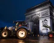 French Farmers Block Paris in Protest Against EU-Mercosur Trade Deal