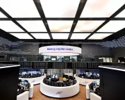 FTSE 100 Dips 0.4% as Markets Shrug Off Trump's Latest Tariff Gambit