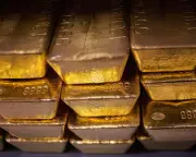 Gold Soars to Unprecedented $5,000 per Ounce Amid Trump-Era Market Turmoil