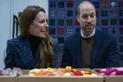 Kate Weaves First Stitch in Record-Breaking Tartan Scarf During Stirling Charity Visit