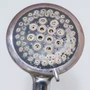 Lemon Juice Beats Vinegar: The Natural Way to Remove Shower Limescale