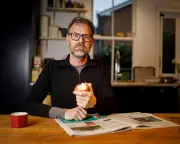 Live Longer with Tiny Tweaks: 5 Min Sleep, 2 Min Exercise & an Apple