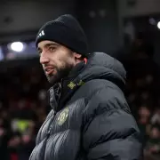 Man Utd Boost: Fernandes & Mount Return for Burnley Clash Under Fletcher