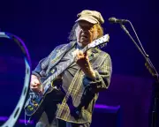 Neil Young Donates Music Archive to Greenland in Protest Against Trump and Amazon