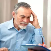 Neurologist: Six Minutes of Daily Reading Could Slash Dementia Risk