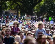NSW Premier Chris Minns Weighs Protest Curbs Amid Rising Public Support for Police Powers