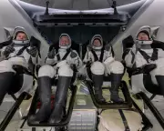 Space Crew's Early Return and Global Snapshot: A Day in Pictures