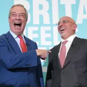 Starmer Mocks Farage's 'Laundry Service' for Disgraced Tories After Zahawi Defection