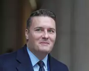 Streeting Slams Farage's £1.7bn Private Health Tax Relief Plan as 'Tax Cut for Wealthiest'