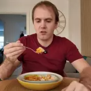 Tesco's £1 Chicken Curry Crowned Best Budget Ready Meal by YouTube Reviewer