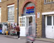 Tesco's Festive Sales Rise 3.2% But Miss Target, Shares Slump 5%