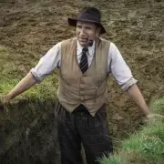 The Dig: Acclaimed British Period Drama Now Streaming on Netflix