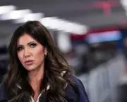 Trump Officials Accused of Spreading Lies After Fatal ICE Shooting of Minneapolis Nurse