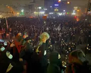 Trump's Conflicted Advice on Iran Protests: A Diplomatic Tightrope