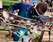 UK Business Confidence Plummets as Hiring Slumps in Late 2025