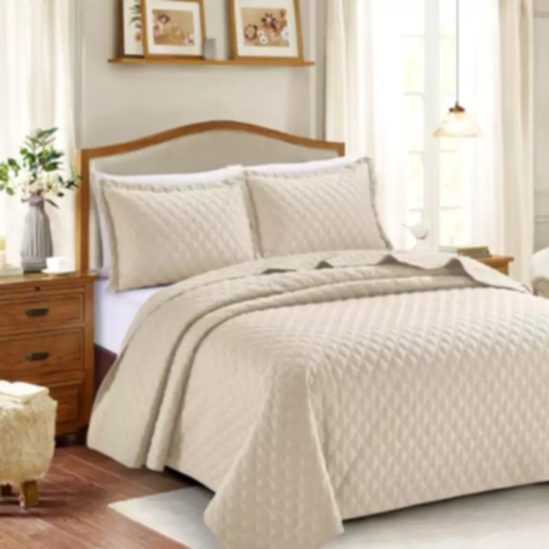 Amazon's Luxury Bedspread Replaces Bulky Duvets, Praised as 'Stylish and Stunning'