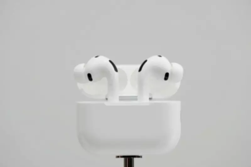 Apple Developing AI Glasses, Pendant and Camera AirPods for Enhanced Siri Interaction