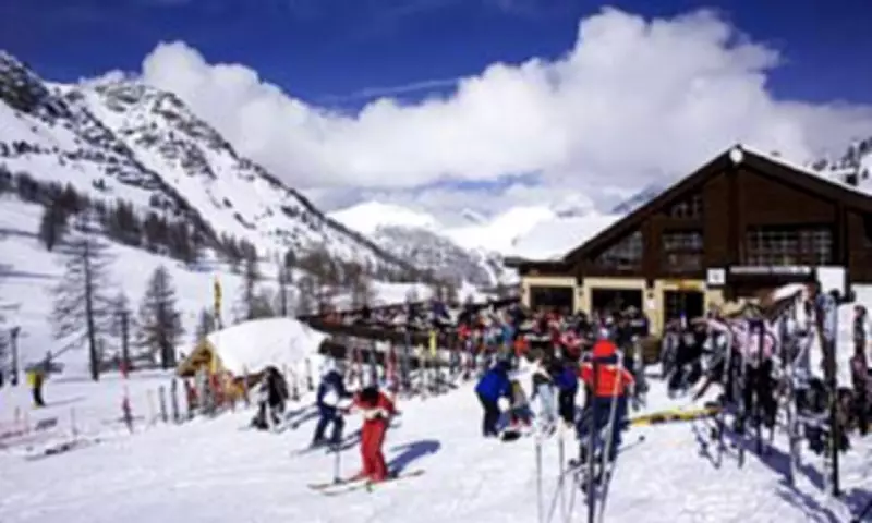 Avalanche Deaths Mount in French Alps as Off-Piste Skiing Claims Four Lives