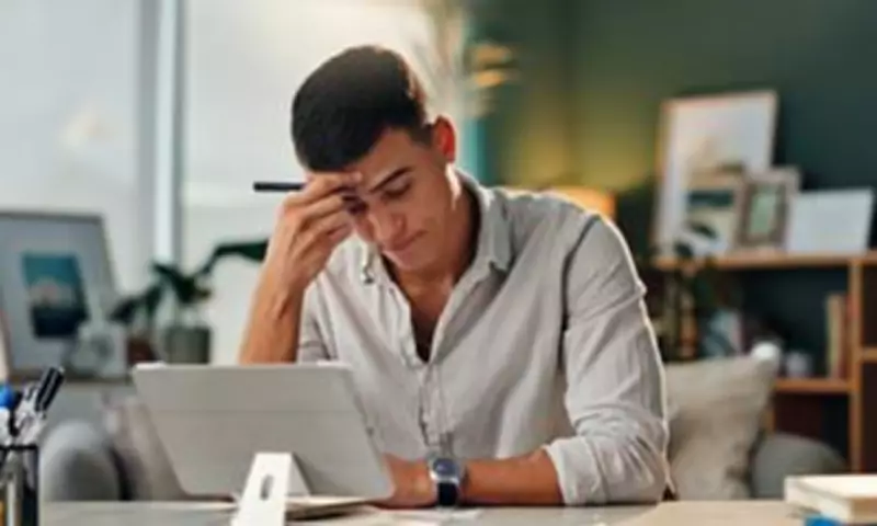 Bank of England Warns Minimum Wage Hikes Price Youth Out of Work