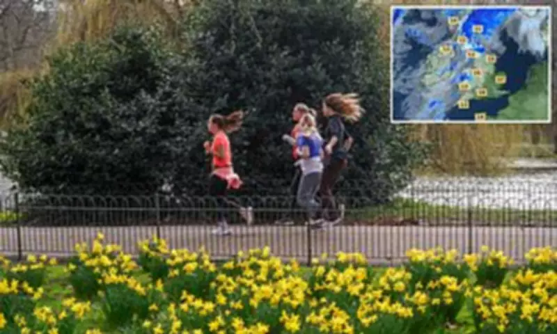Britain Bakes in 18C Spring Preview as Temperatures Soar for First Time in 100 Days