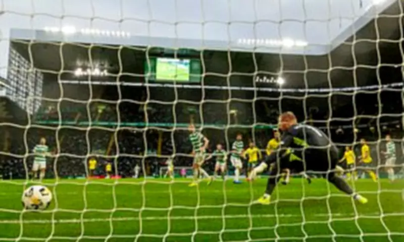 Celtic's Title Hopes Fade as Hibs Secure Dramatic Late Victory at Parkhead