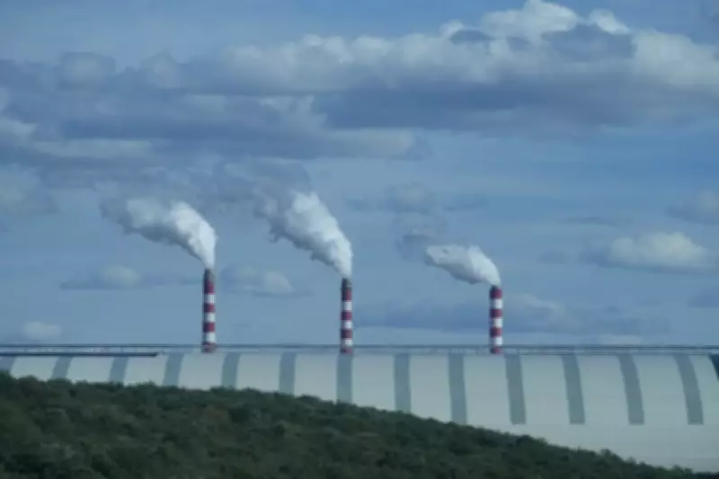 China's Carbon Emissions Plateau for Two Years, Sparking Debate on Future Decline