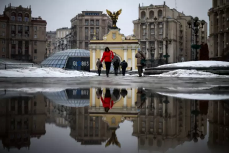 Daily Photo Roundup: Kyiv Reflections and Gaza Bread Baking