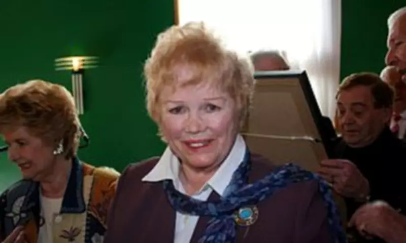 Fay Lenore Scott, Variety Star Who Performed for the Queen, Dies Aged 97