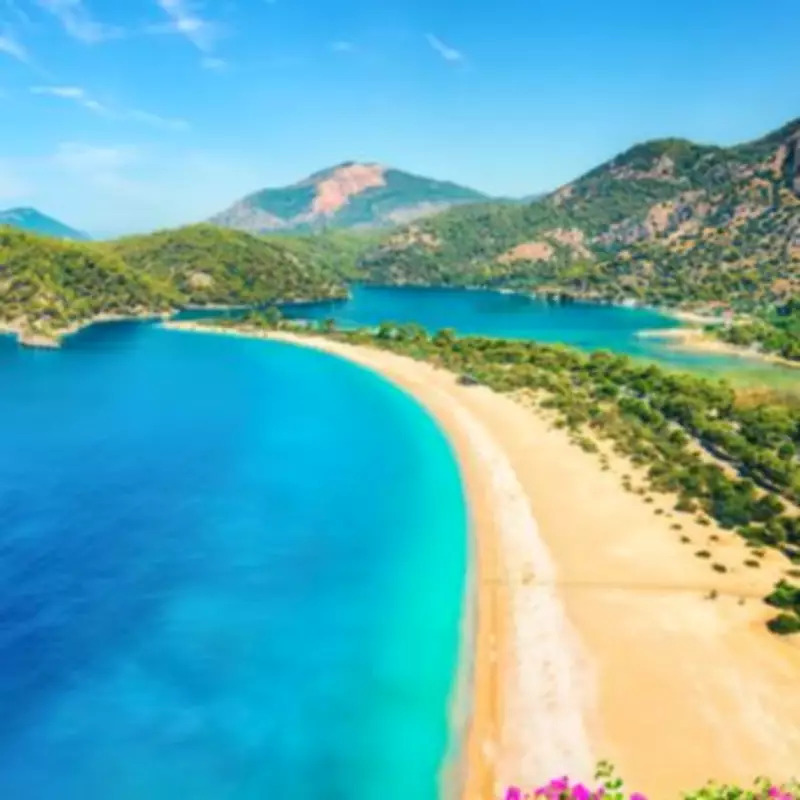 FCDO Issues Double Warning for Turkey Travellers Over Paragliding and Alcohol Risks