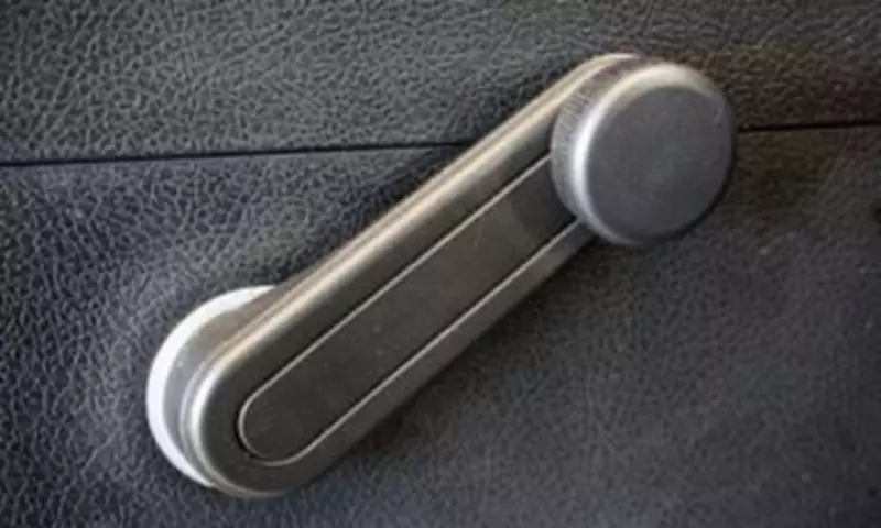 Gen Z Baffled by Classic Car Features as Technology Advances