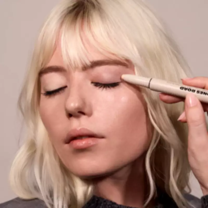 Jones Road Eyeshadow Stick Earns Praise from Over-70s for Crease-Free Performance