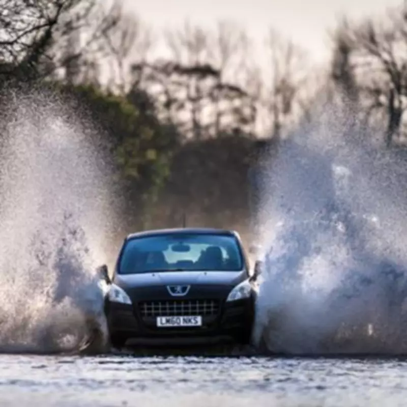 Met Office Issues 19-Hour Yellow Rain Warning: 21 Areas Urged to Prepare Emergency Kits