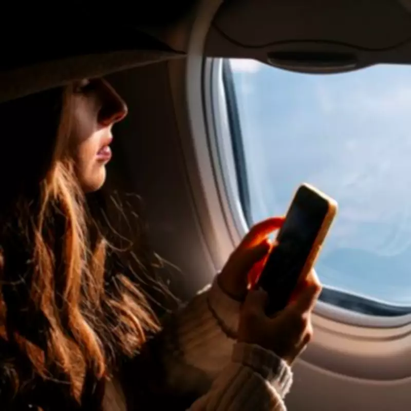 Pilot's Announcement Reveals Stunning Northern Lights Display to Awe-Struck Passengers