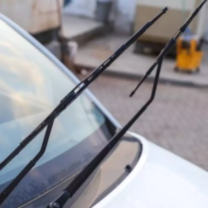 RAC Warns Drivers: Never Use Windscreen Wipers on Frozen Glass This February