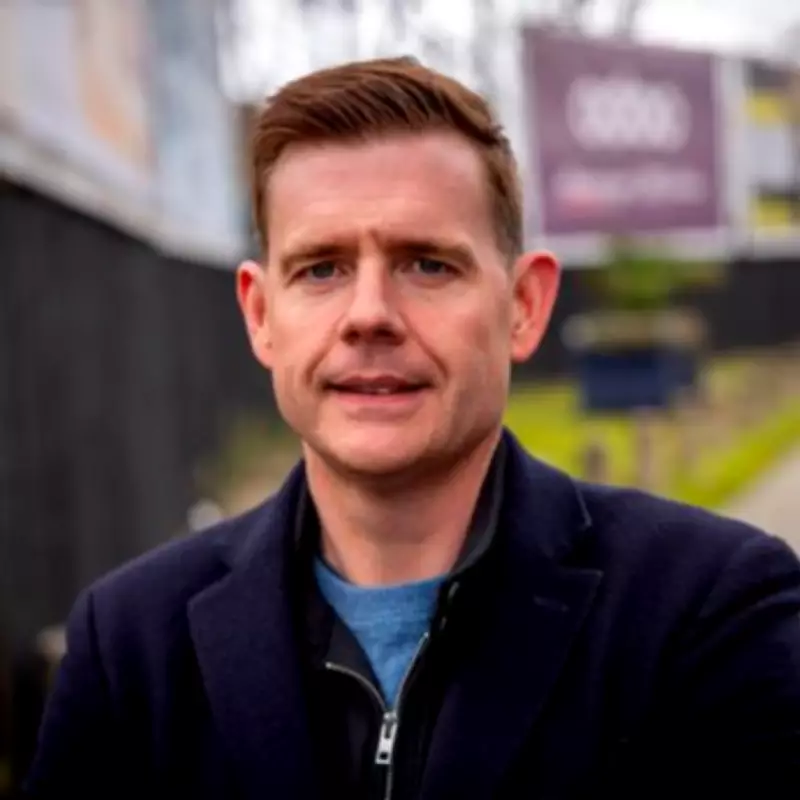 Reform Candidate Criticised for Elite Ties Despite Anti-Establishment Rhetoric