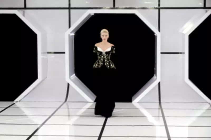 Richard Quinn's AW26 Show: Hourglass Silhouettes Dominate London Fashion Week